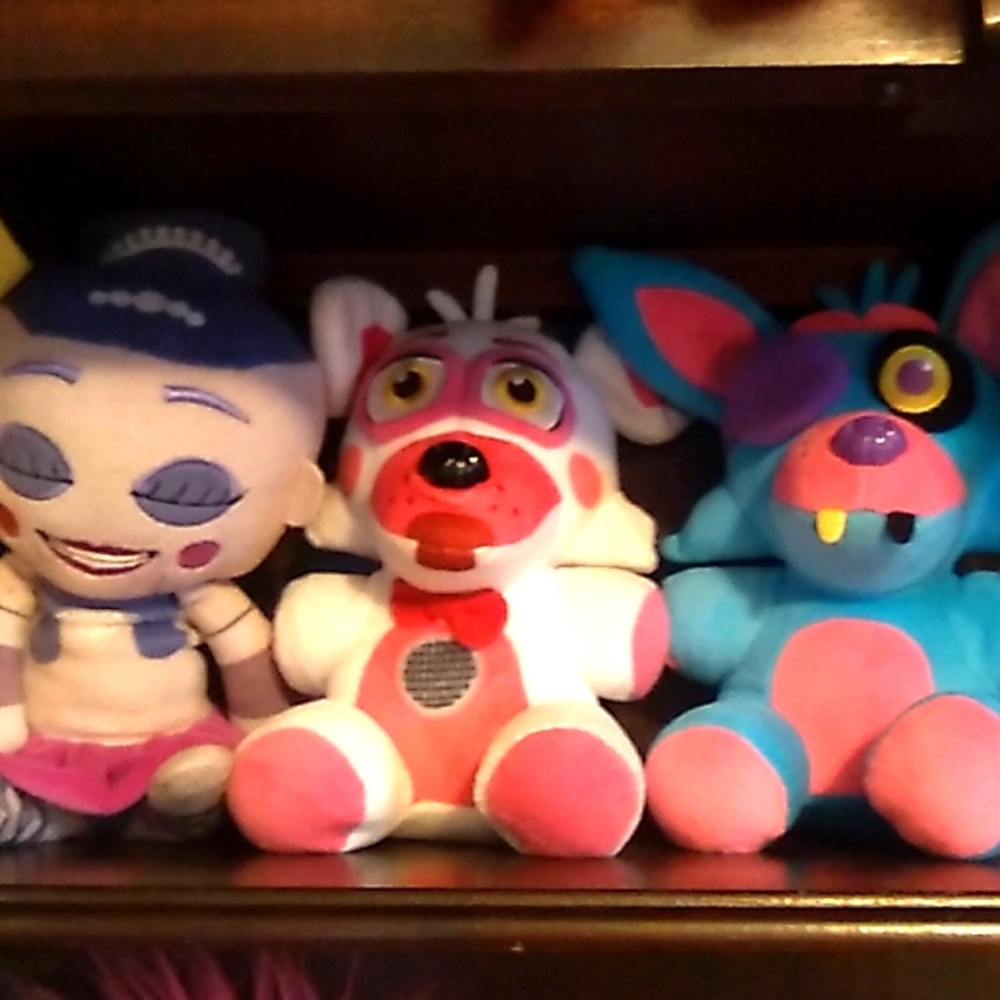 4 fnaf plushies